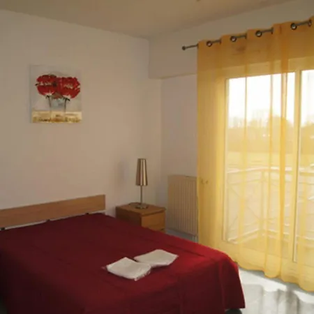 Appealing In With Balcony *