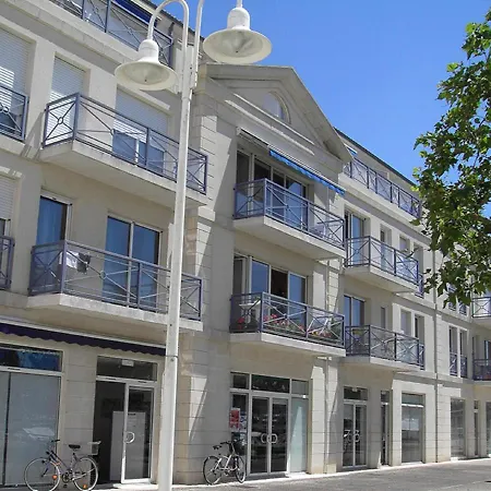Appealing In With Balcony