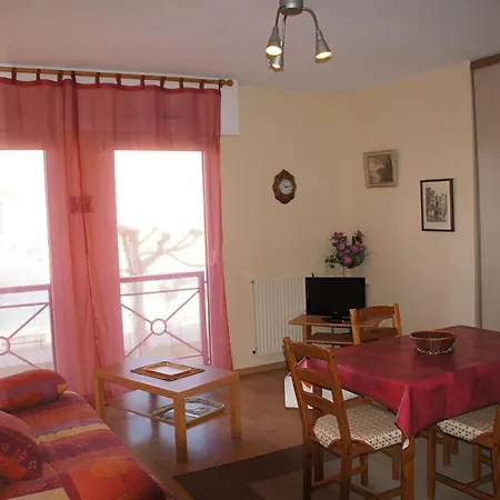 Appealing In With Balcony